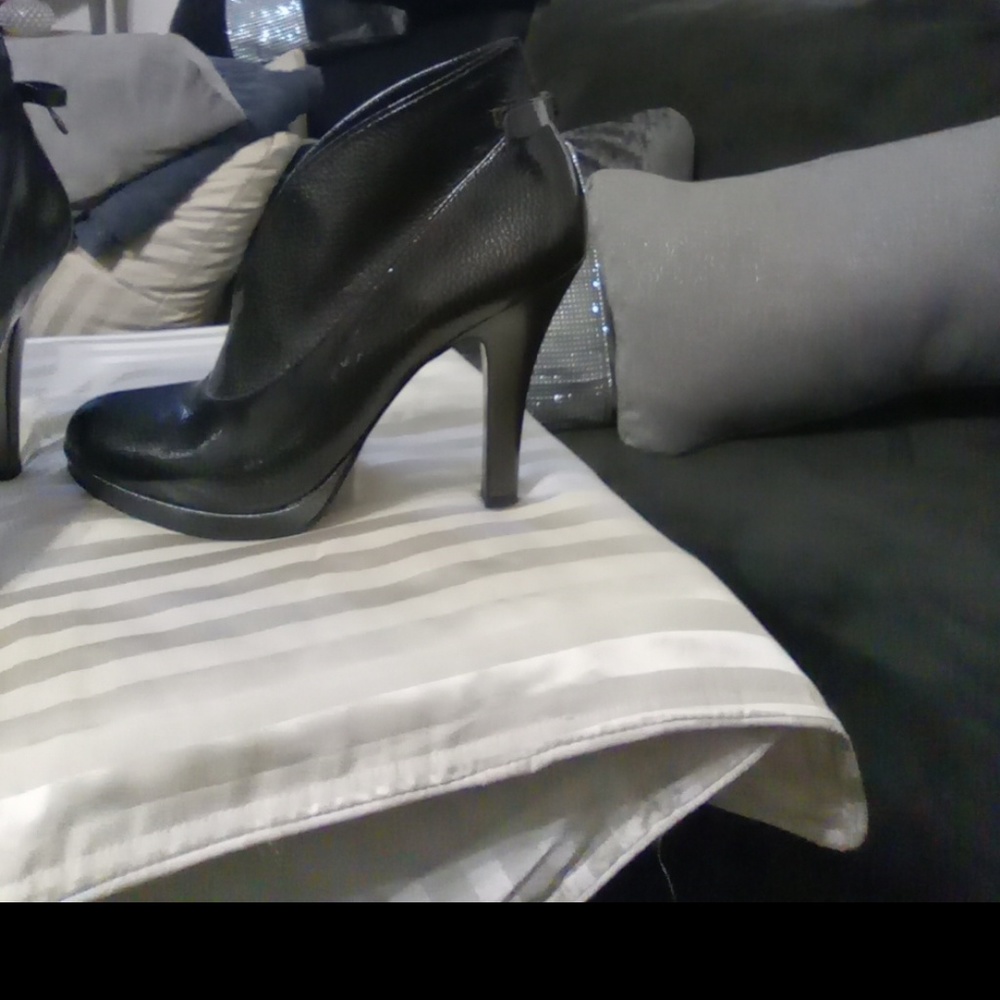 Shoes - Picture 6 of 6